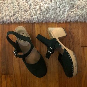 Rare green suede platform sandals